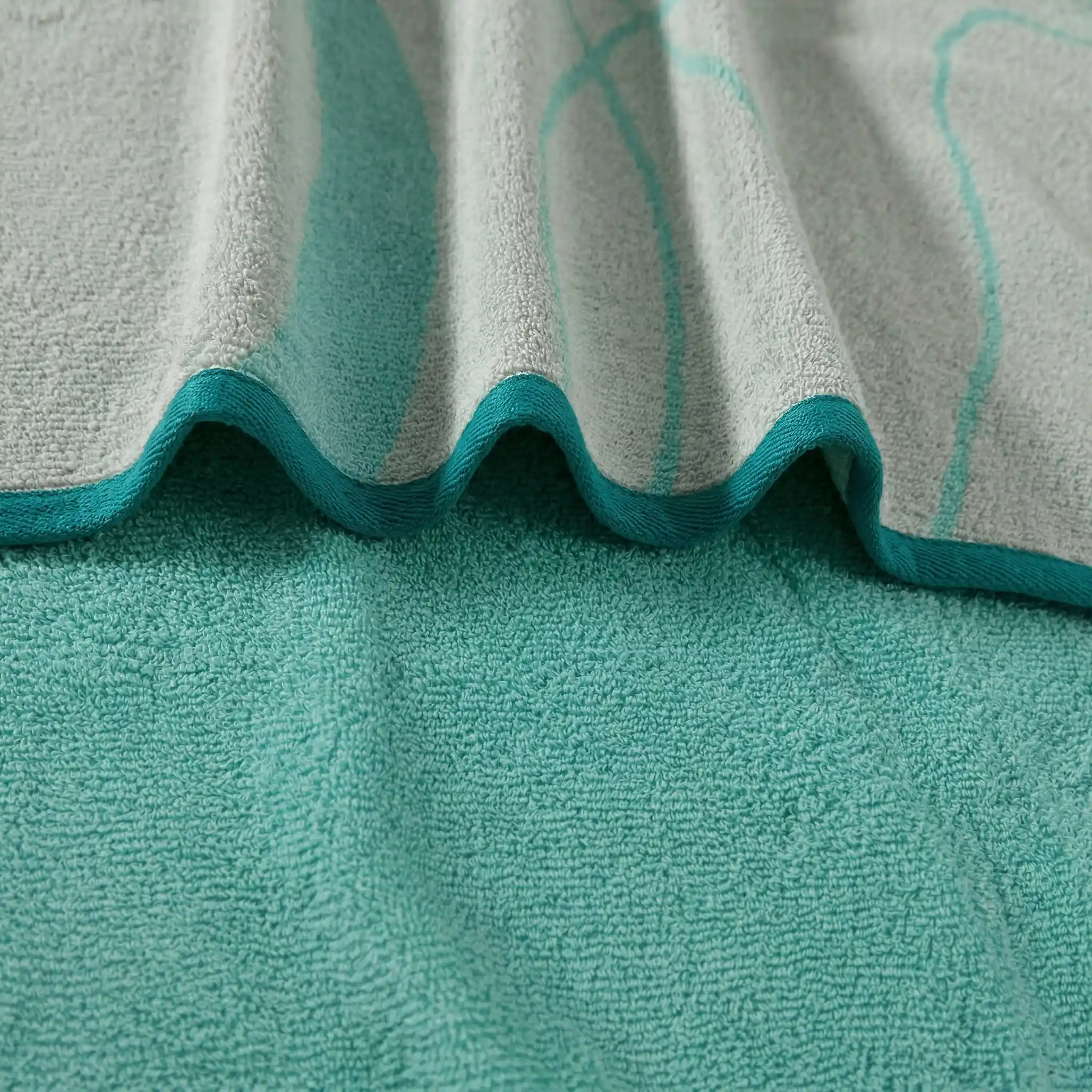 Trident Classic Bath Towel / Edith Light Blue